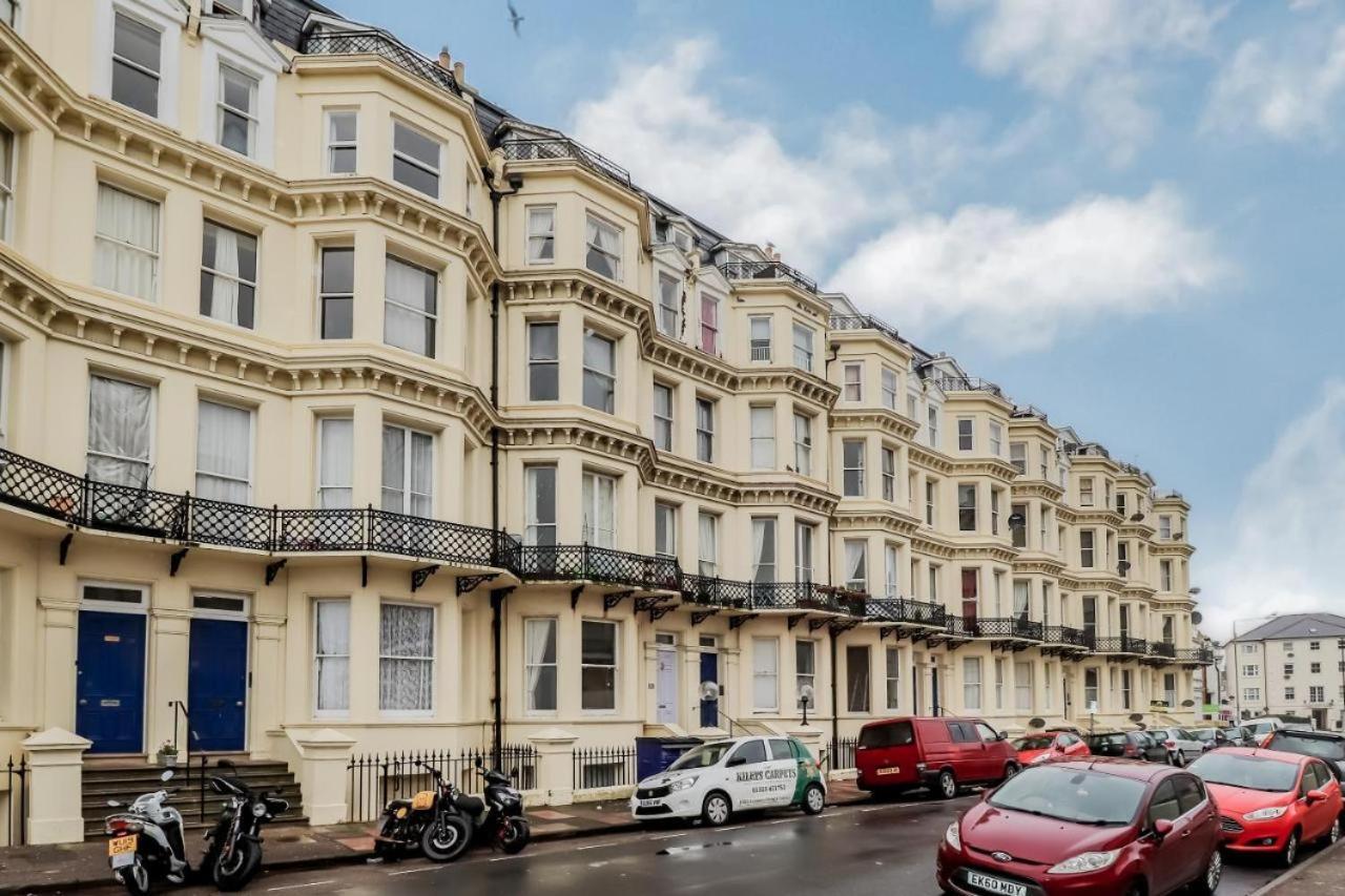 3 Queens Gardens Sea View Apartment Eastbourne Exteriör bild