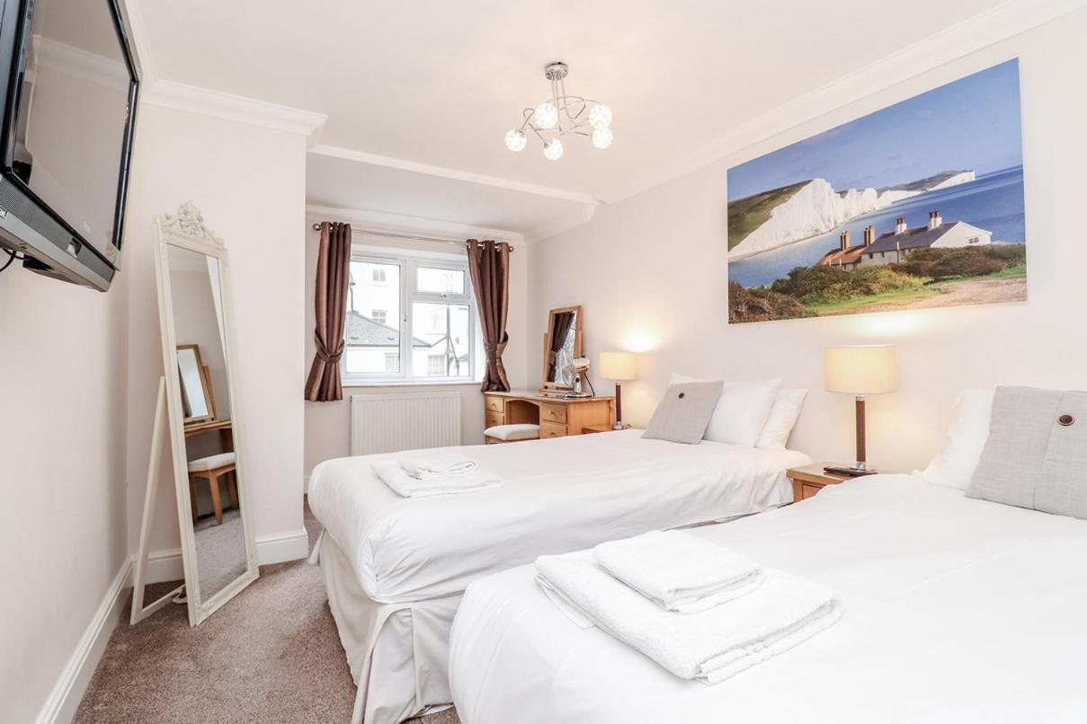 3 Queens Gardens Sea View Apartment Eastbourne Exteriör bild