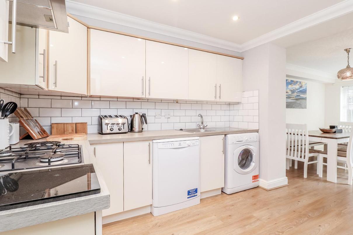 3 Queens Gardens Sea View Apartment Eastbourne Exteriör bild