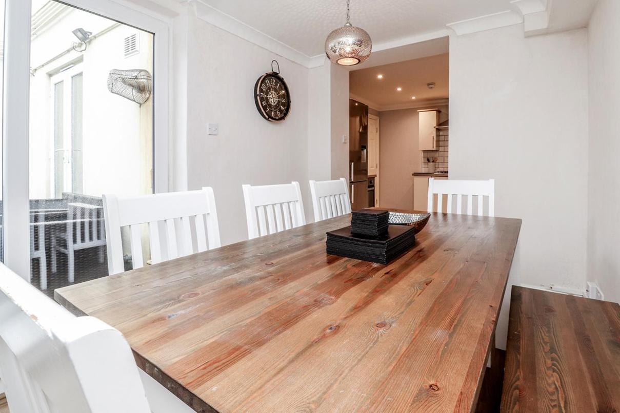 3 Queens Gardens Sea View Apartment Eastbourne Exteriör bild